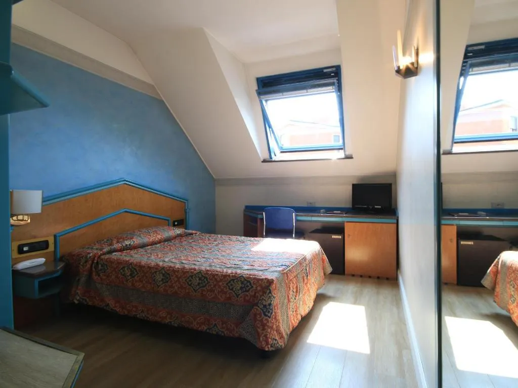 Room, Lido, Milan