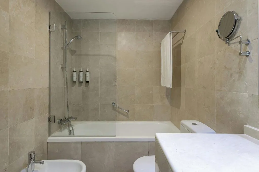 DOUBLE ONE BEDROOM WITH VIEWS Room, AC Barcelona Victoria Suites, Barcelona