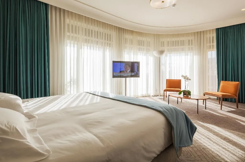 JUNIOR SUITE STANDARD Room, Vincci Porto, Porto