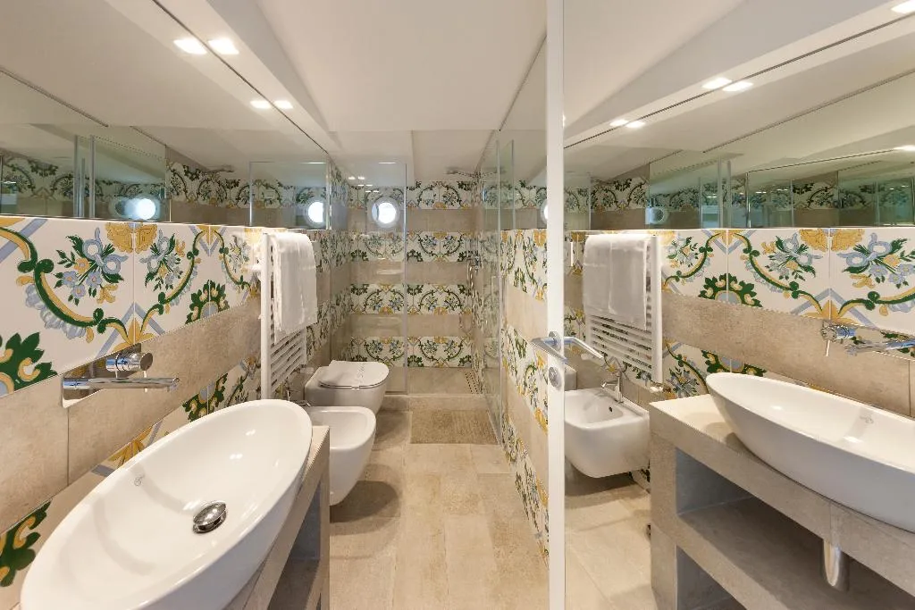 Double or Twin WITH VIEWS Room, Hotel Alpha, Naples