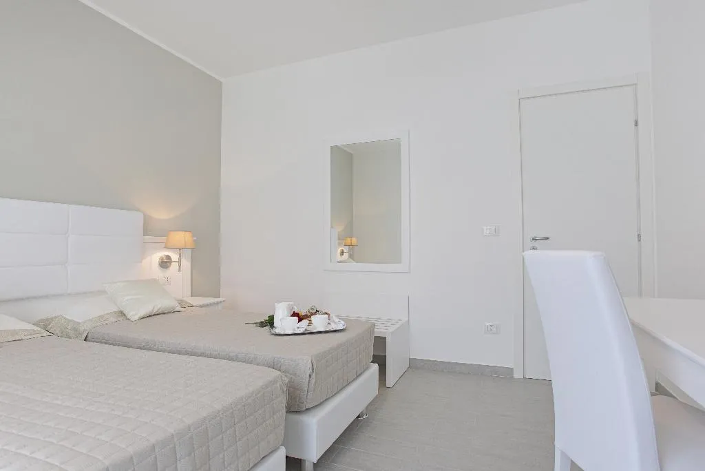 TRIPLE DELUXE Room, Scala Dei Turchi Resort, Catania