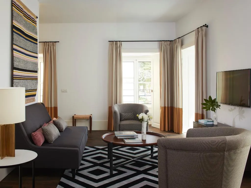 APARTMENT TWO BEDROOMS Room, The Lumiares, Lisbon