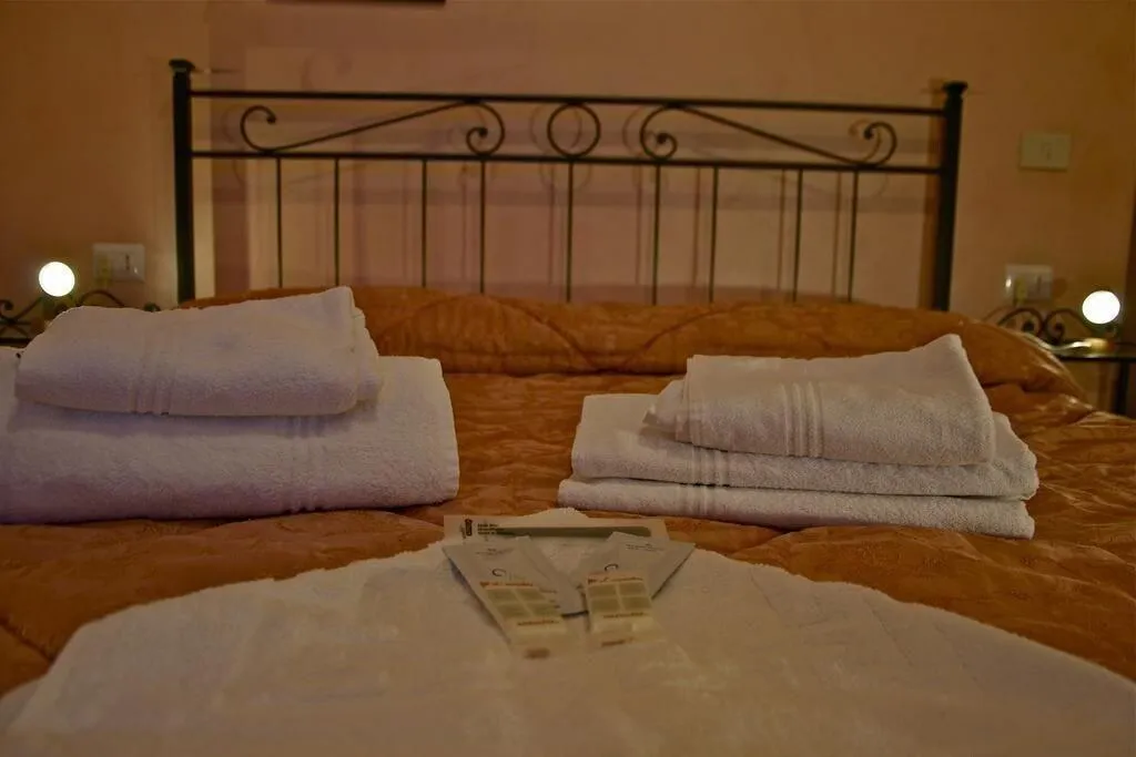 Room, B&B Desiderio di Roma, Naples