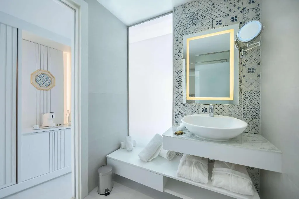 SUITE DELUXE ONE BEDROOM Room, Hilton Skanes Monastir Beach Resort, Tunisia
