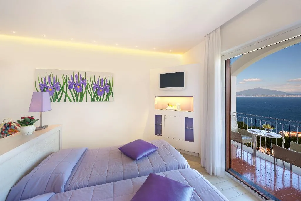 Double or Twin DELUXE SEA VIEW Room, President, Naples