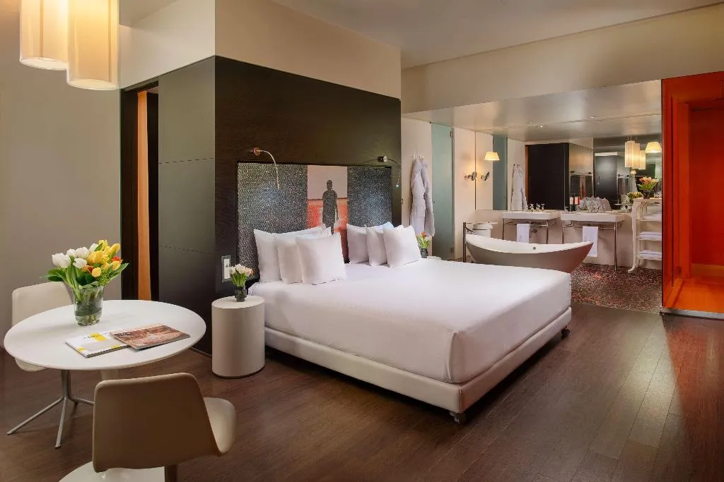 JUNIOR SUITE STANDARD Room, nhow Milano, Milan
