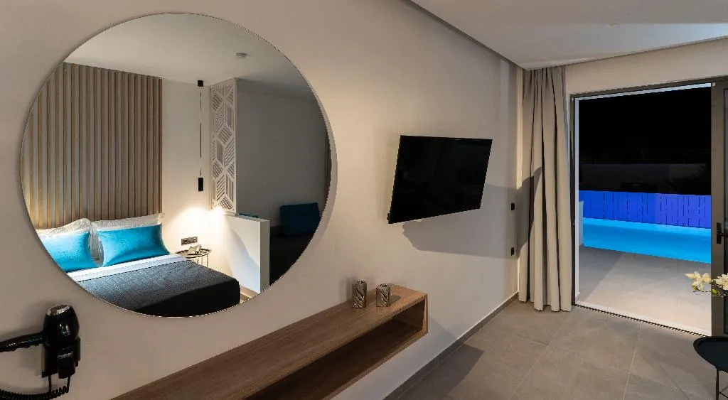 SUITE SUPERIOR WITH PRIVATE POOL Room, Zoes, Rhodes