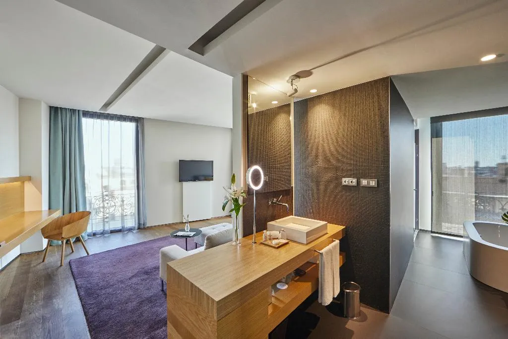 JUNIOR SUITE STANDARD Room, Ohla Barcelona, Barcelona