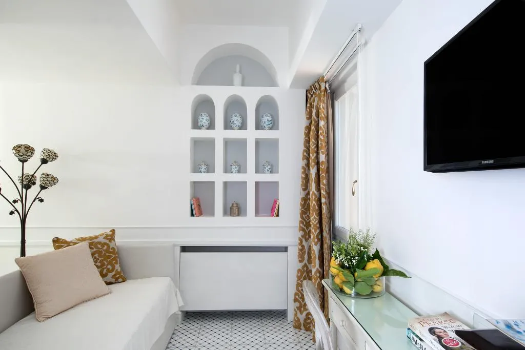 Double or Twin DELUXE GARDEN VIEW Room, Luxury Villa Excelsior Parco, Naples