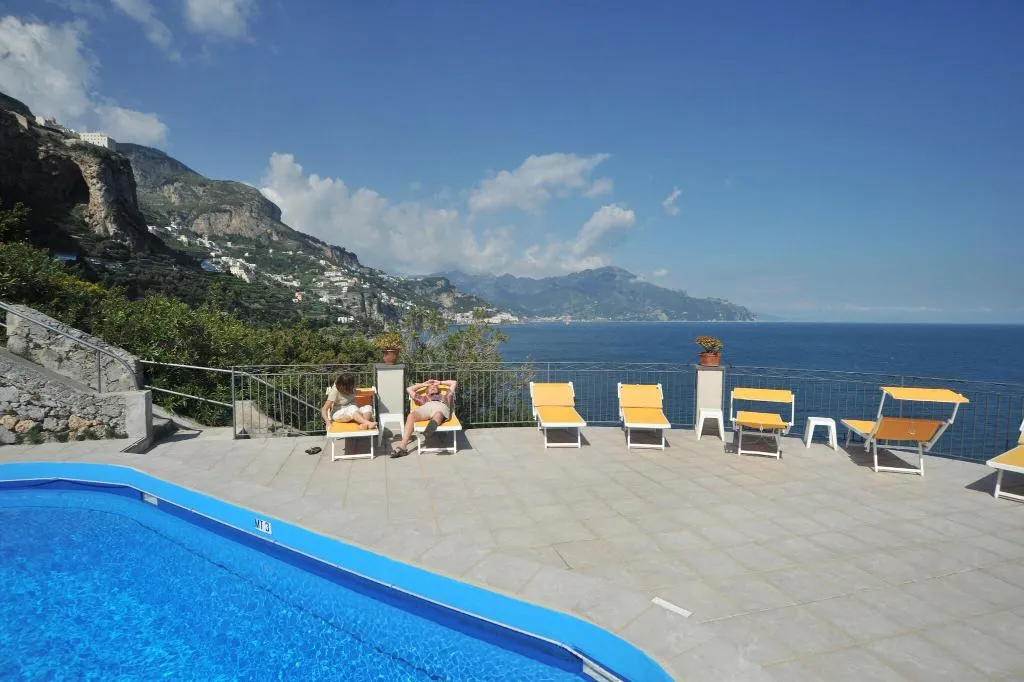 Pool, Belvedere, Naples