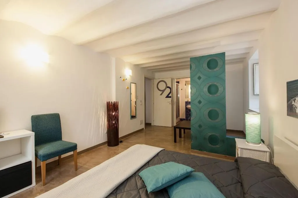 Room, Garibaldi 61, Catania
