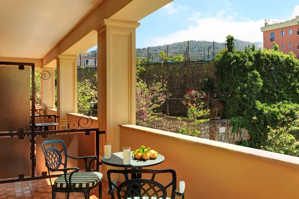 JUNIOR SUITE CITY VIEW Room, Grand Hotel Royal, Naples