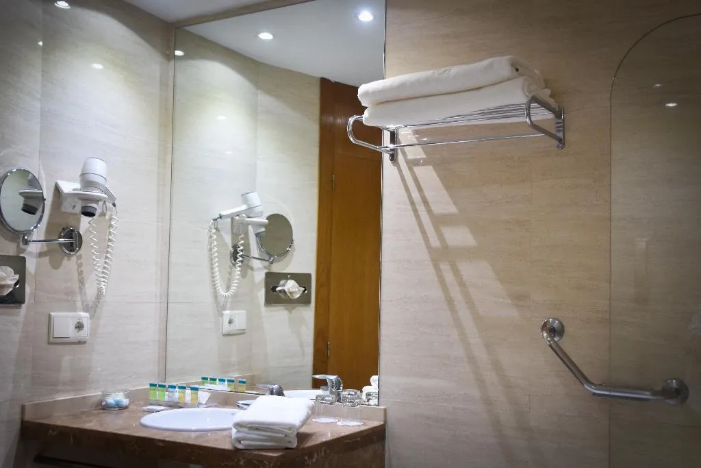 DOUBLE KING SIZE BED Room, Senator Parque Central Hotel, Valencia