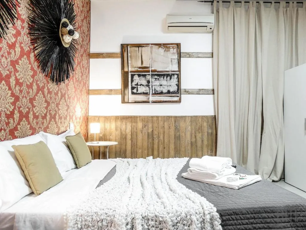 Room, Magic Door Rome, Naples