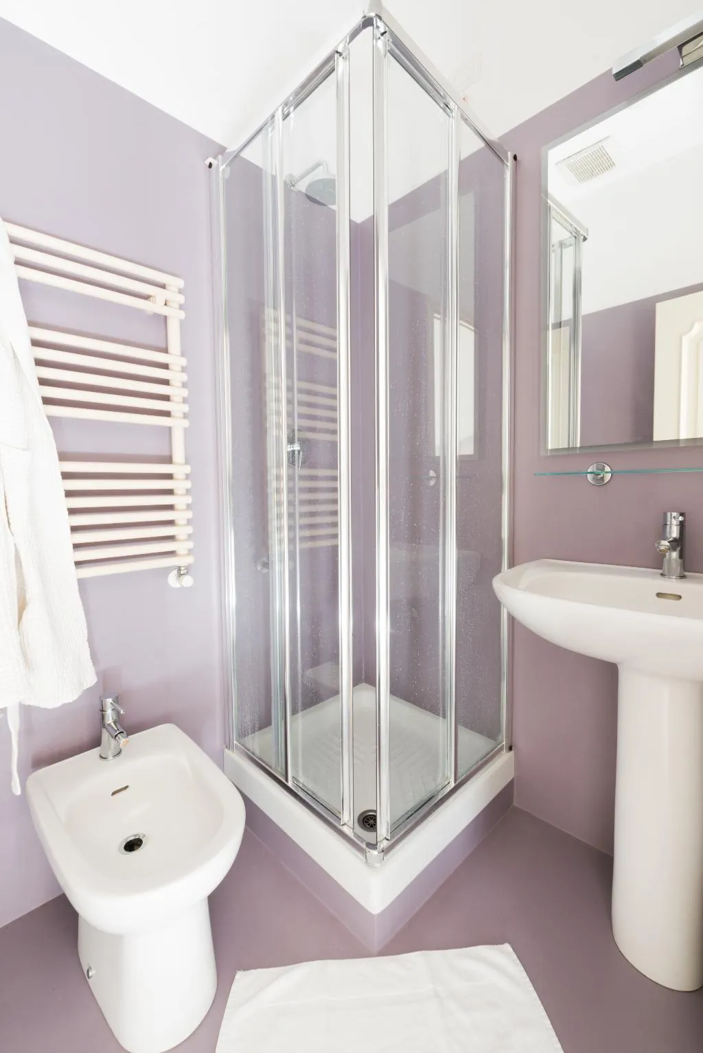 APARTMENT CAPACITY 8 THREE BEDROOMS Room, Fontana Più Stella Apartments, Rome