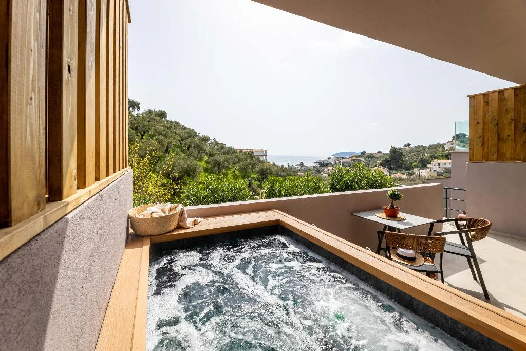 SUITE MOUNTAIN VIEW Room, Avaton Suites & Villas, Skiathos