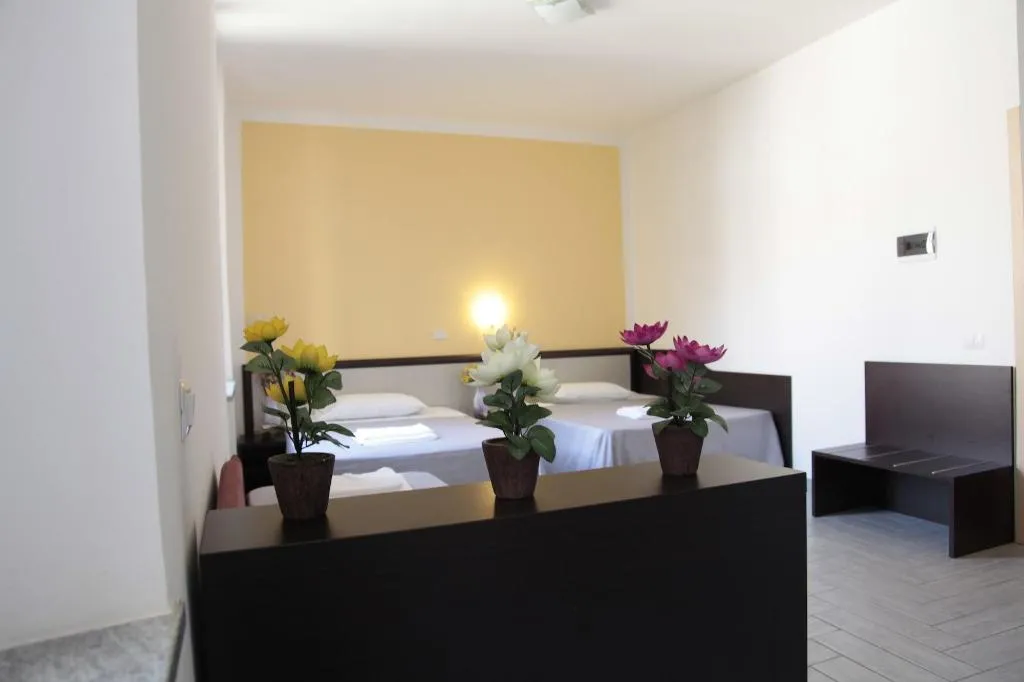 Room, Poma, Milan