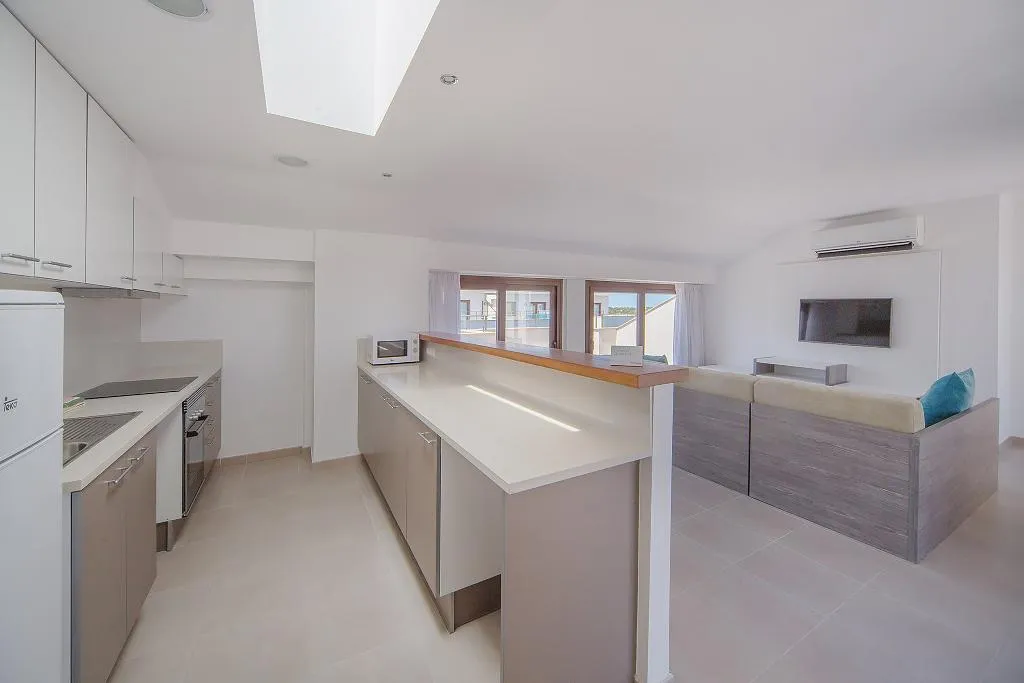 APARTMENT CAPACITY 6 THREE BEDROOM Room, Caprice Skyline Aparthotel, Menorca
