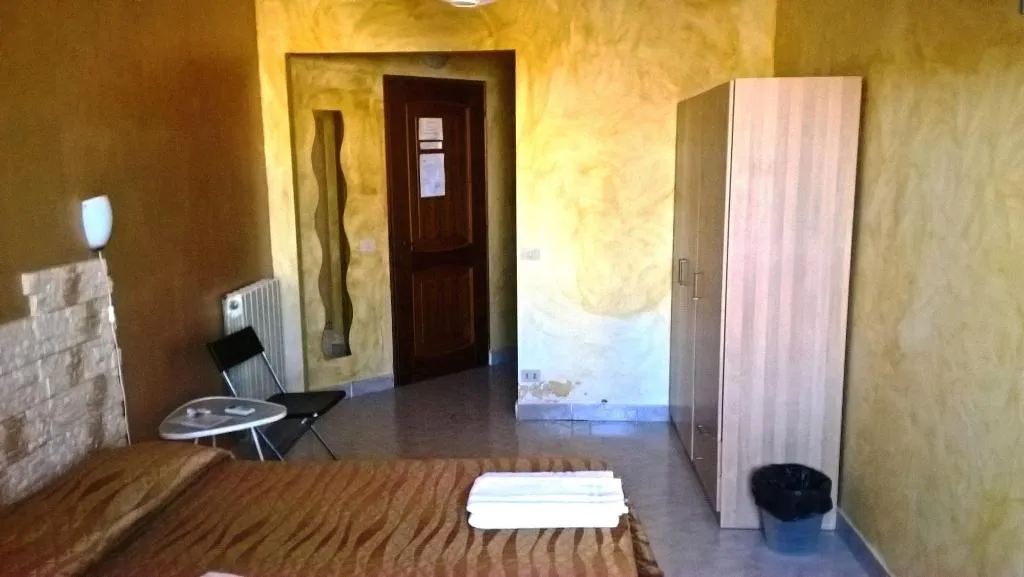 Room, Gigi Holiday Rooms, Naples