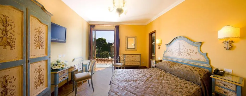 Double or Twin DELUXE SEA VIEW Room, Hotel Palazzo Guardati, Naples