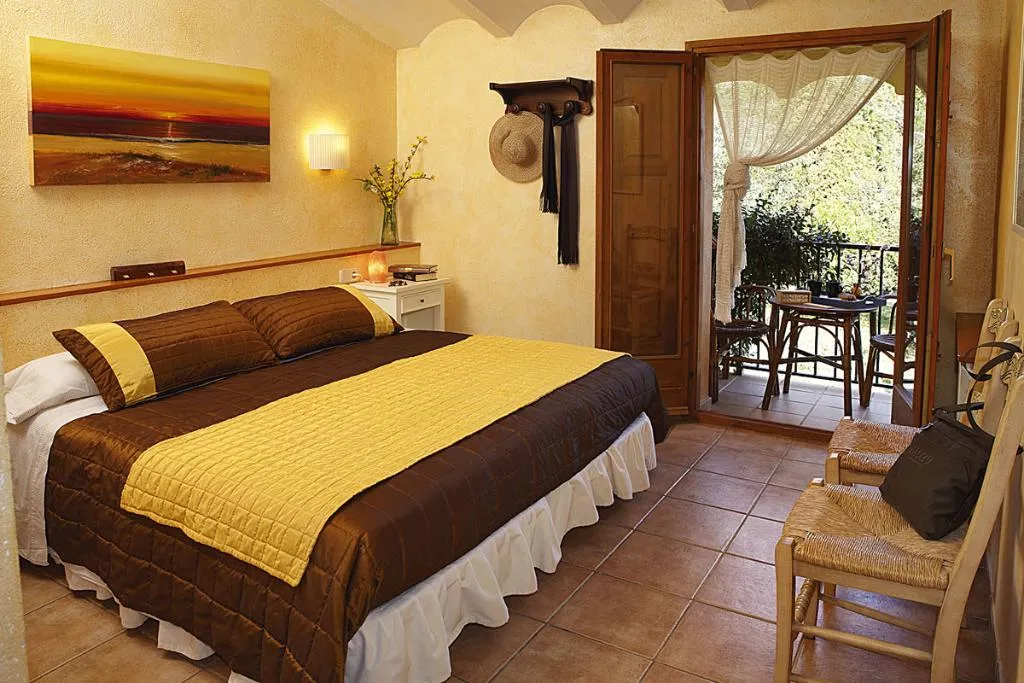 TRIPLE SUPERIOR Room, Logis Hotel El Moli de Siurana, Costa Brava