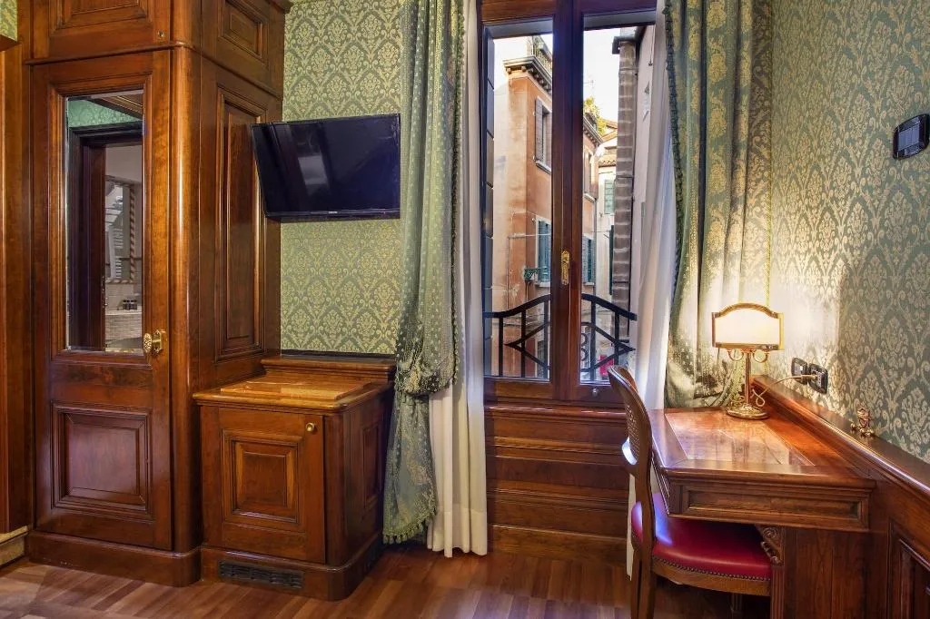 Room, Palazzina Veneziana, Venice