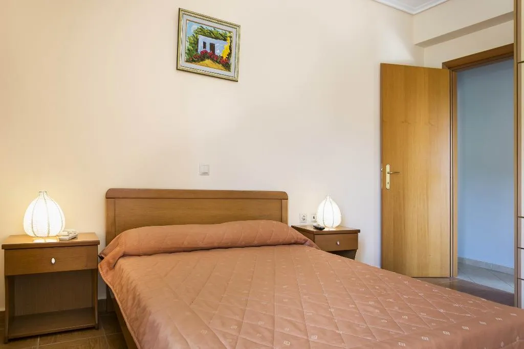 APARTMENT CAPACITY 6 Room, Evi's Garden, Kefallinia