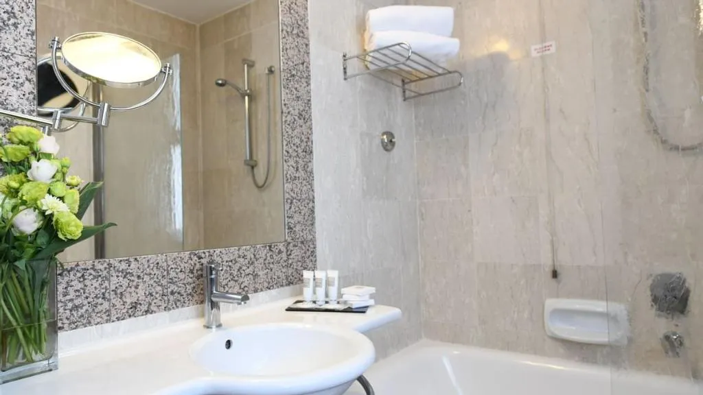 Double or Twin CLASSIC Room, Bettoja Hotel Mediterraneo, Rome
