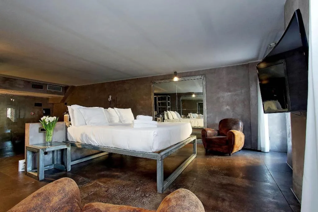 Room, Mama's Home Rome, Rome