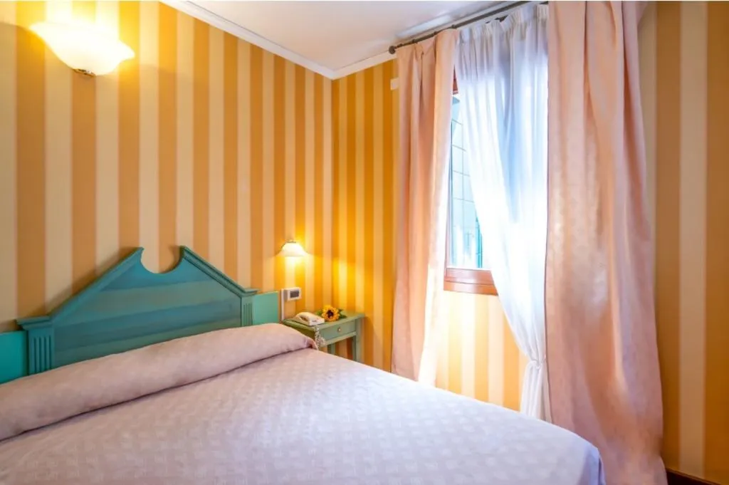 Double or Twin CLASSIC Room, Tintoretto Hotel, Venice