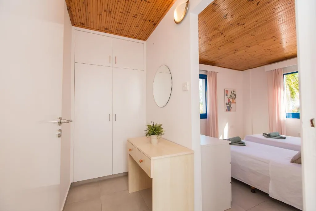 VILLA TWO BEDROOMS Room, Flouressia Gardens, Cyprus