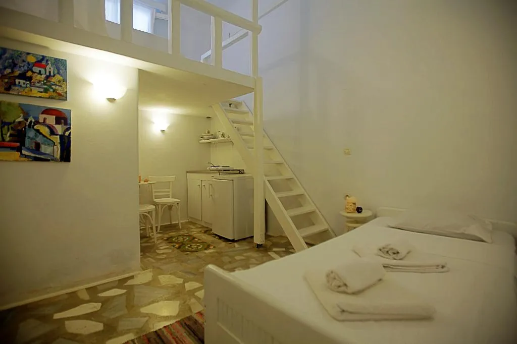 APARTMENT CAPACITY 4 Room, Voula's Economy Studios, Mykonos