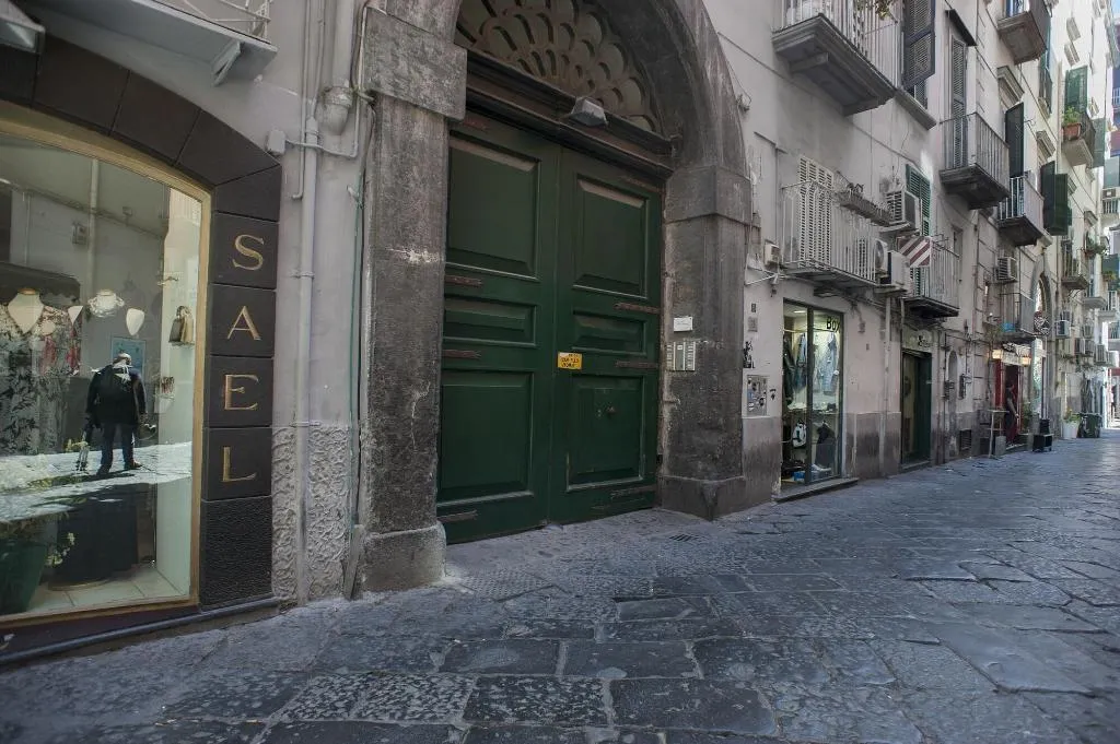 General view, Belledonne Suite & Gallery, Naples