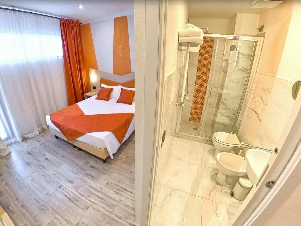 Room, Luxor Florence, Florence