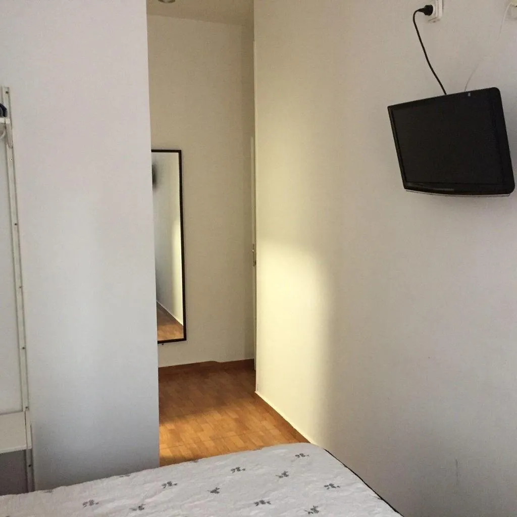 Room, Hostal Alaska, Madrid