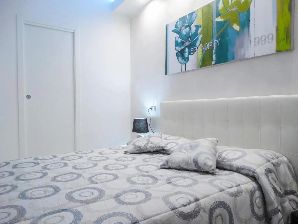 Room, Happy Home 2C, Naples