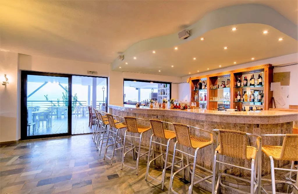 Bar, Horizon Beach Hotel, Crete