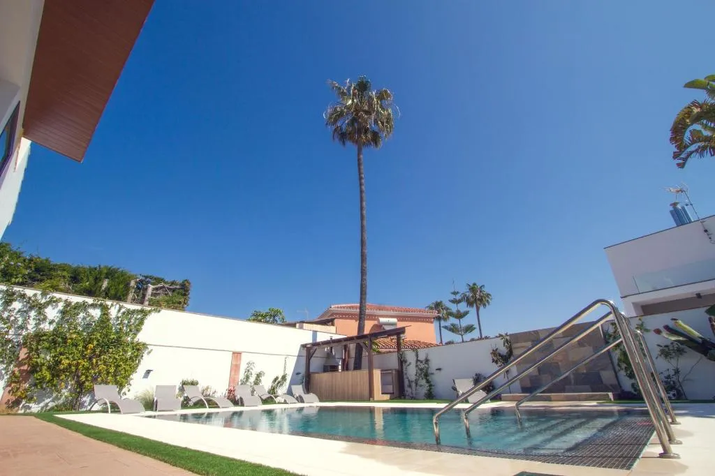 Sports and Entertainment, Pixel, Costa Del Sol