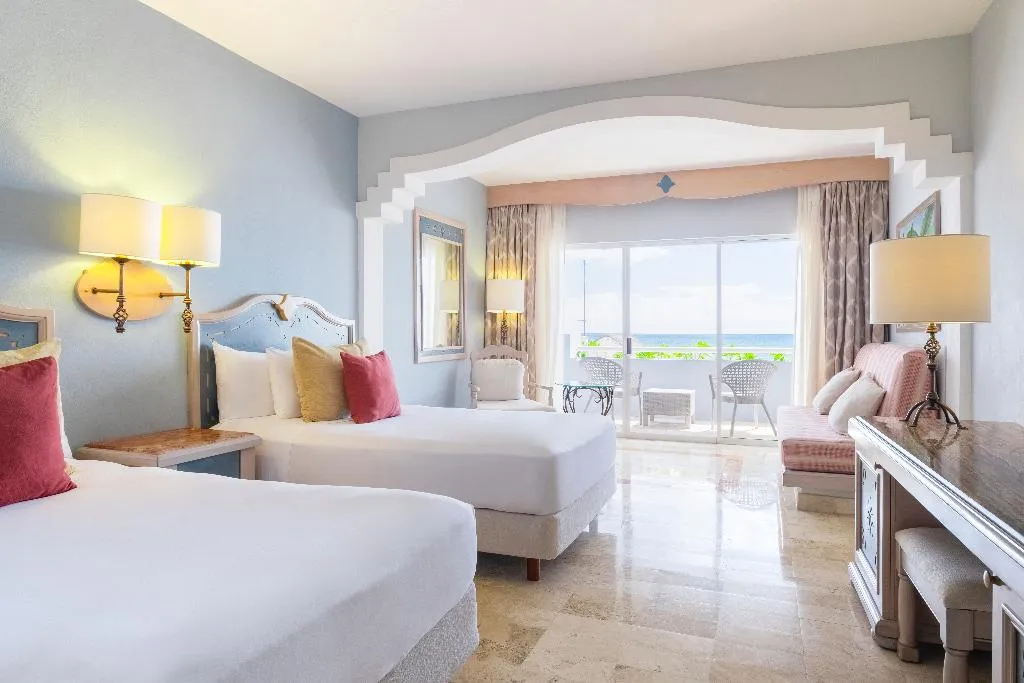 JUNIOR SUITE OCEAN FRONT Room, Iberostar Waves Paraiso del Mar All Inclusive, Cancun Area