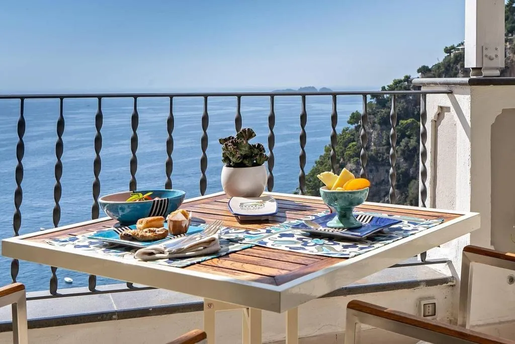 Bar, Punta Regina, Naples