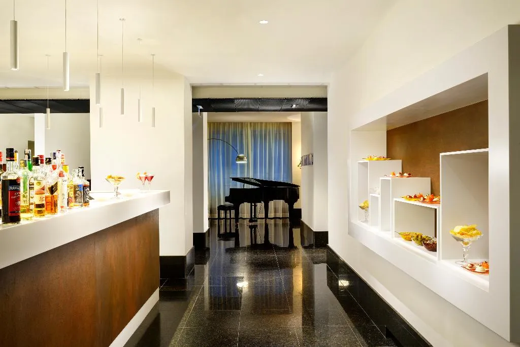 Bar, UNA HOTELS Century Milano, Milan