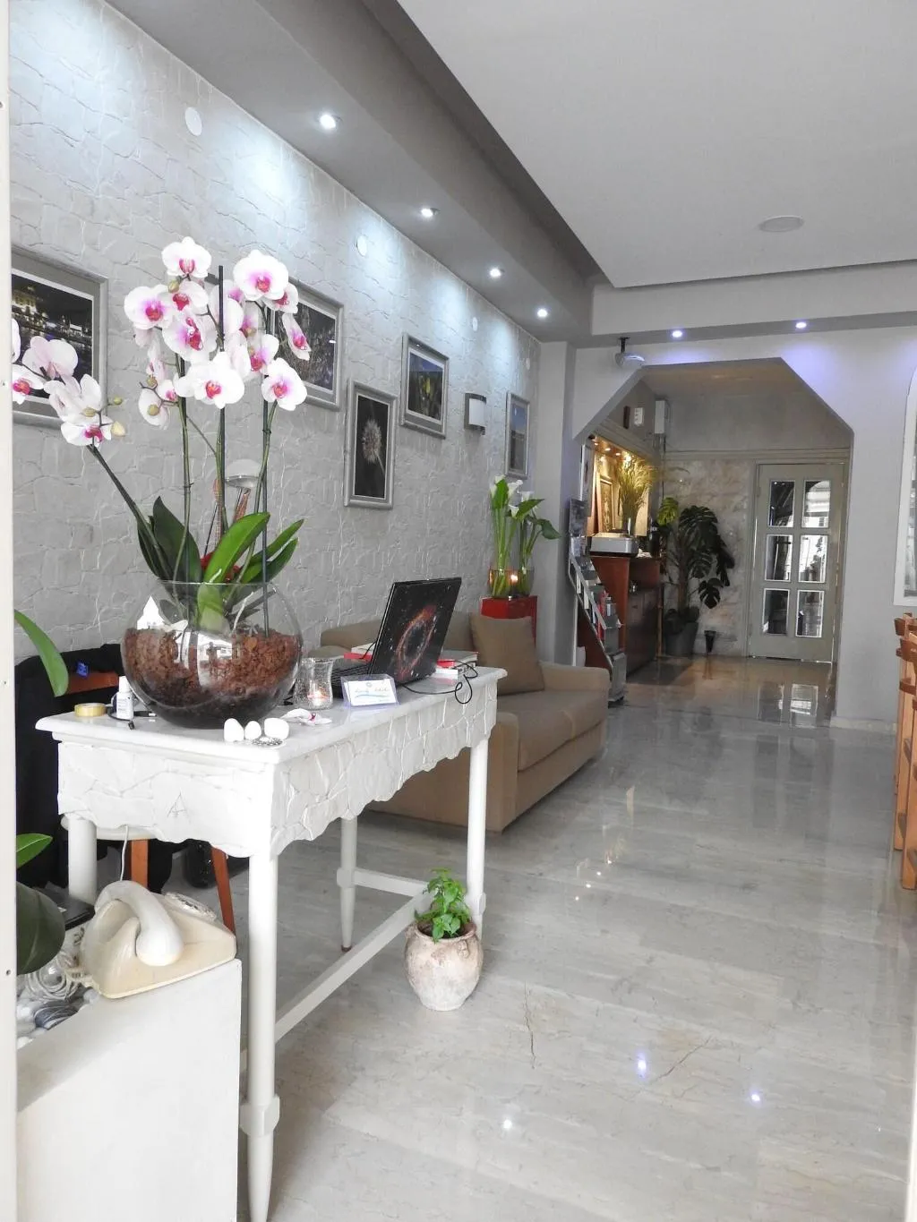 Lobby, Family Bikakis, Crete