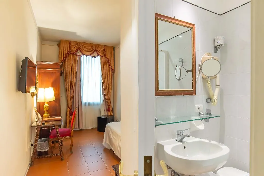 SINGLE STANDARD Room, Machiavelli Palace, Florence