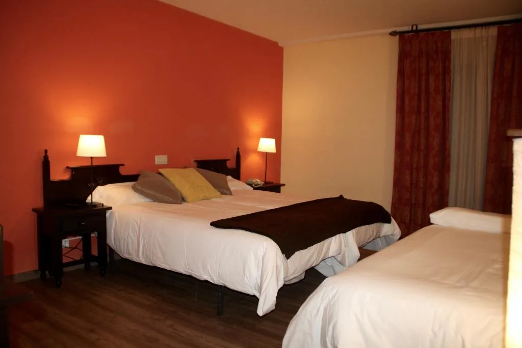 DOUBLE CAPACITY 3 Room, Hotel Venta Magullo, Madrid