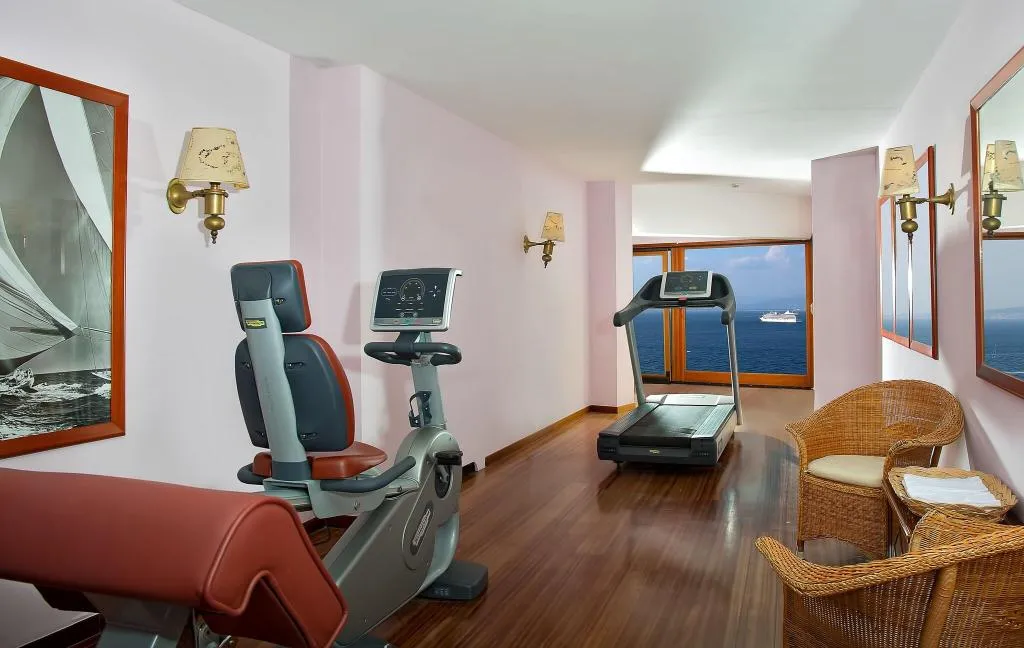 Sports and Entertainment, Belair, Naples