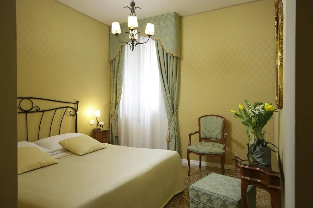 Room, B&B Al Palazzetto, Venice