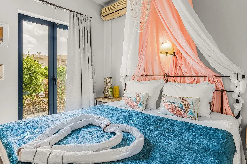 STUDIO SUPERIOR Room, Golden Bay Apartments-Garden Haven, Crete