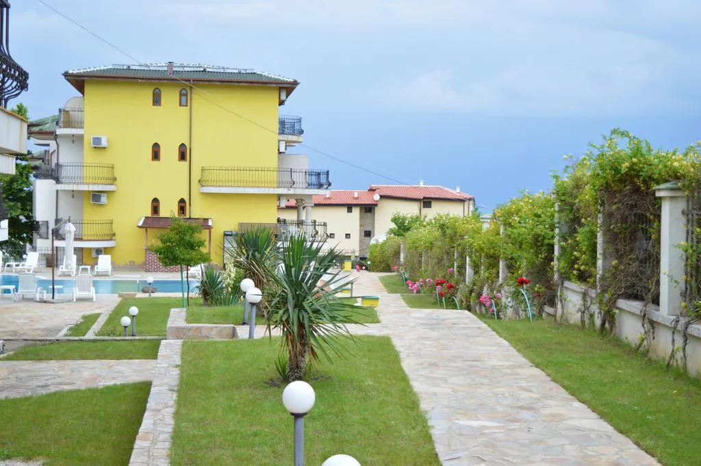 Pool, Green Hills, Bourgas