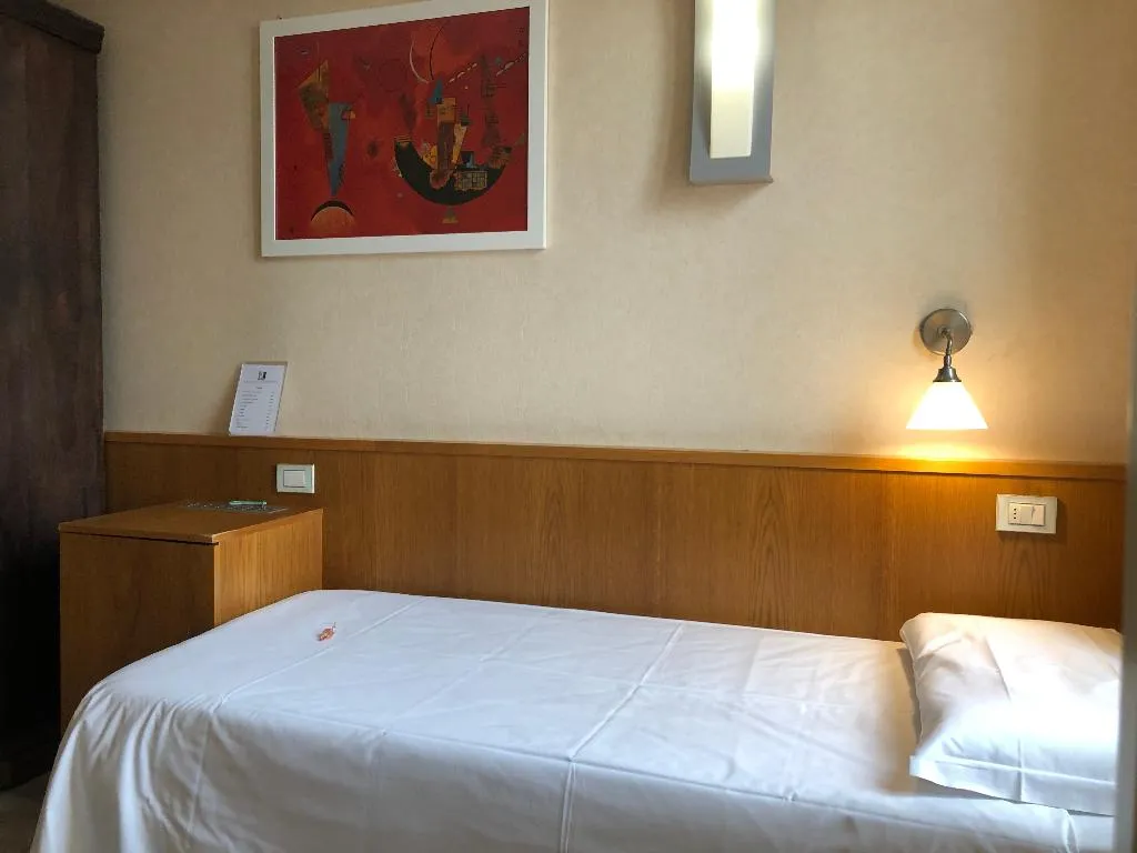 SINGLE CLASSIC Room, Eurohotel, Milan