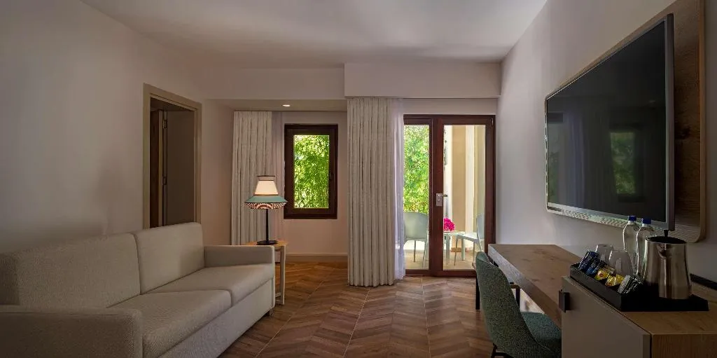 FAMILY ROOM GUEST ROOM KING BED Room, DoubleTree By Hilton Bodrum Isıl Club Resort, Bodrum